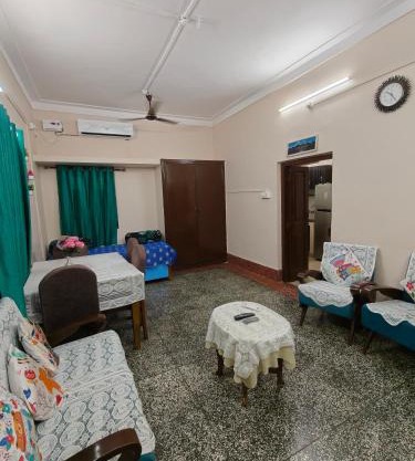 Prime Area 1BHK Full AC Budget Stay
