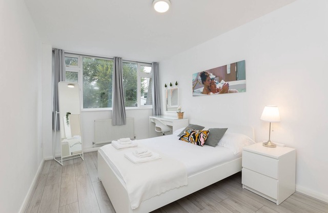 Primrose Hill, 2 bed Apt With Large Living Room