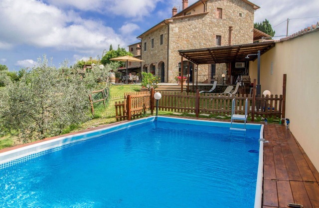 Private Villa with private pool, WIFI, TV, terrace, pets allowed, panoramic view, close to Arezzo