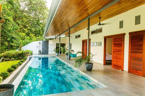 Privacy-large Pool-wildlife-amazing