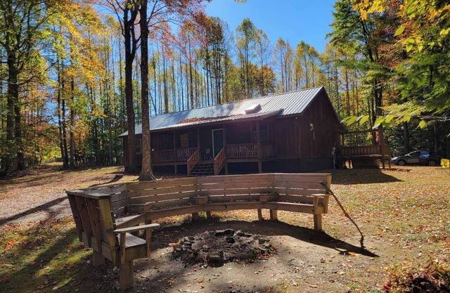 Privacy & nature with Hot Tub, Fireplace, fire pit, & local outdoor activities,