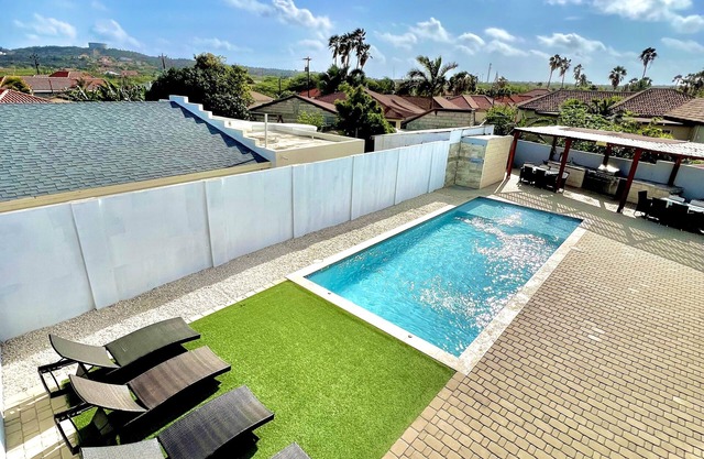 Private 5 bedroom Villa 5 minutes to the beaches