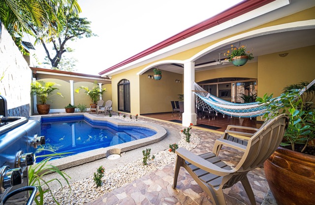 Private and Relaxing beach house! Minutes to Jaco downtown