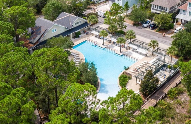 PRIVATE BEACH ACCESS!