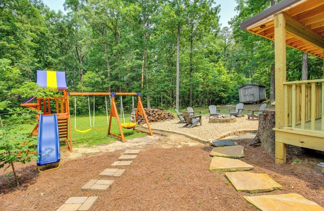 Private Deck & Hot Tub: Gem Near Guntersville Lake