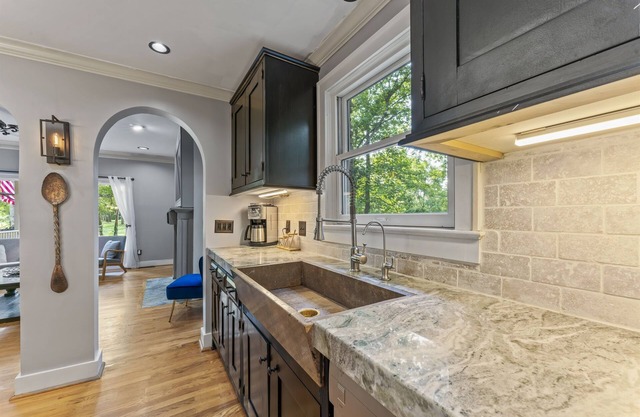 Private Hot Tub ~ Fire Pit ~ 5 Miles to Downtown