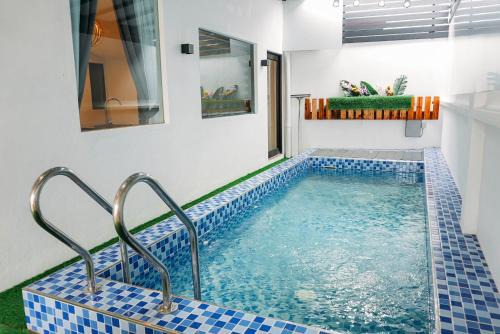 Private Jacuzzi Pool homestay with 10-14 paxx