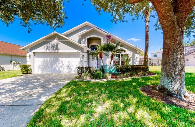 Private pool home with spa, screened patio, central AC, & washer/dryer