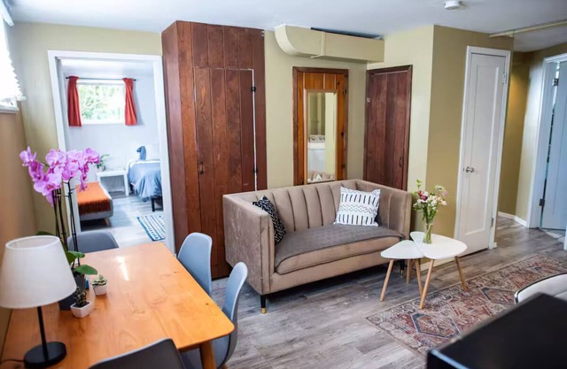 Private, Quiet 2BD 1BA Queen Anne Guest Suite!