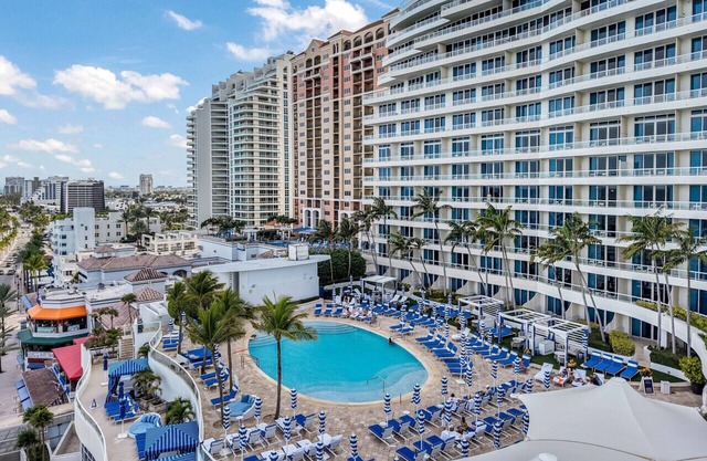 Private Ritz-Carlton Beachfront 2br Penthouse 17th floor Hotel Residence