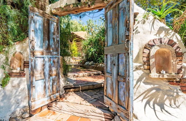 Private Romantic Escape, Hidden Gem w/Hot Tub, and Waterfall