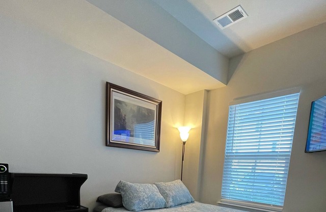 Private Room - Creek Side