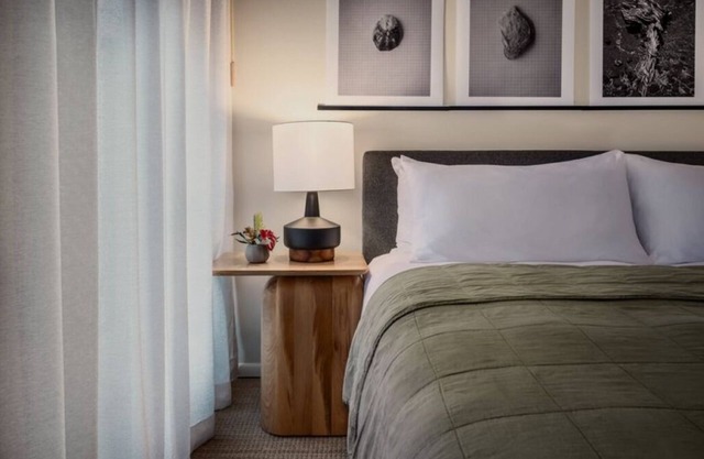 Private Room with Access to Pool, Garden Yoga & Island Adventures