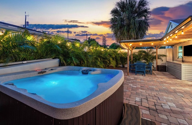 Private Spa Oasis! Sauna Hot Tub Cold Plunge - Mini Resort! Close to Beach!