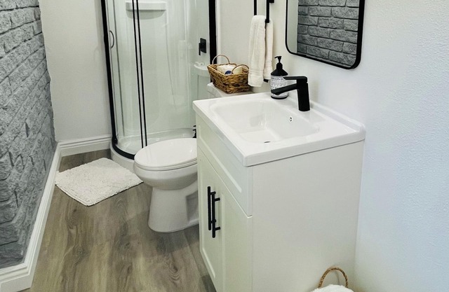 Private suite with own entry in vibrant Gainesville