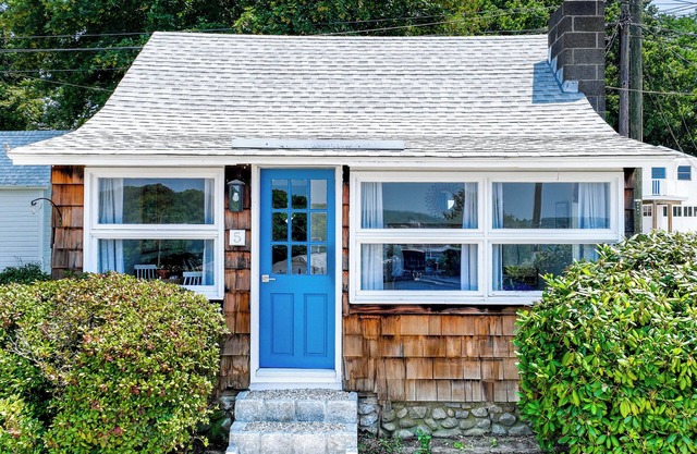 Private Two-Bedroom Cottage