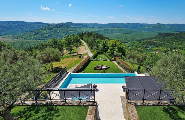 Private Villa with A/C, hot tub, private pool, WIFI, TV, terrace, pets allowed, panoramic view