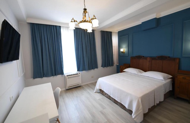 Promenade Hotel