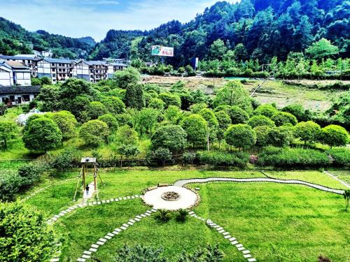Pure House-Free Shuttle Service to South Gate of the Forest Park,Attraction Tickets Serivce in advance, Free Breakfast, Mount View, Nature and Tranquility