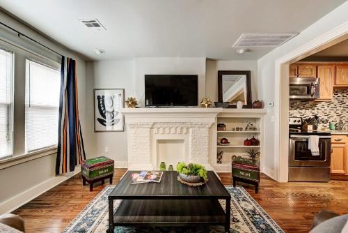 Putnam Pad I -near Asian District- just off I-44