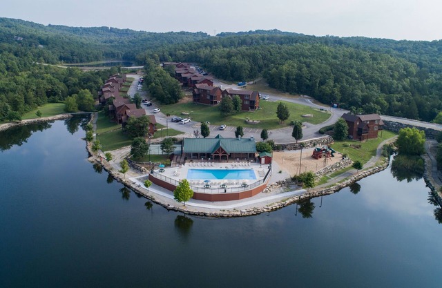 Puttin On The Green 3 Bedroom Villa by RedAwning