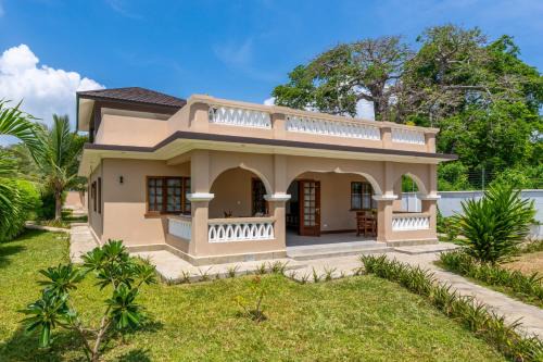 Q&Q Beach Villa a
