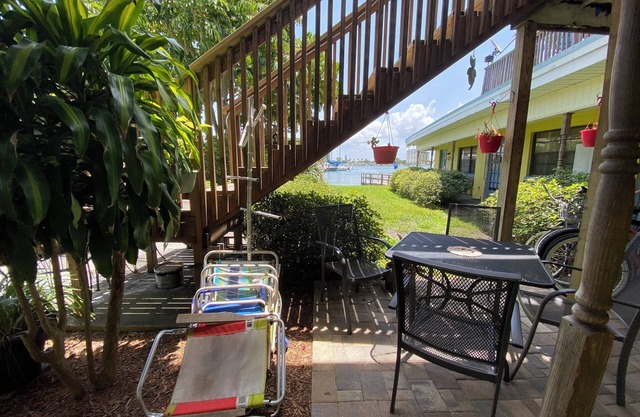 Quaint 1 bedroom with a great view! Walking distance to everything!