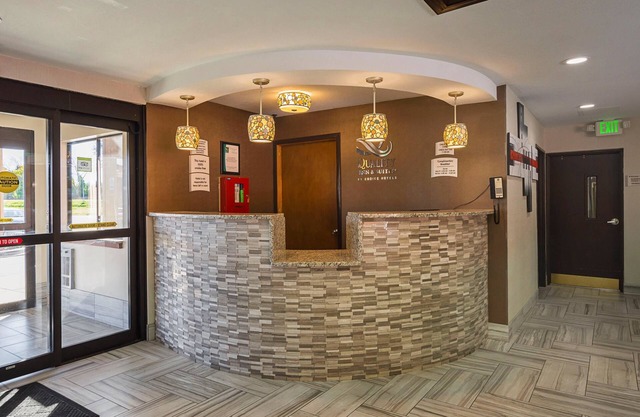 Quality Inn & Suites Holland