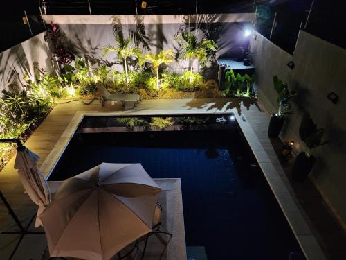 Quarto com banheiro privativo em casa familiar de luxo com piscina em Itaipu