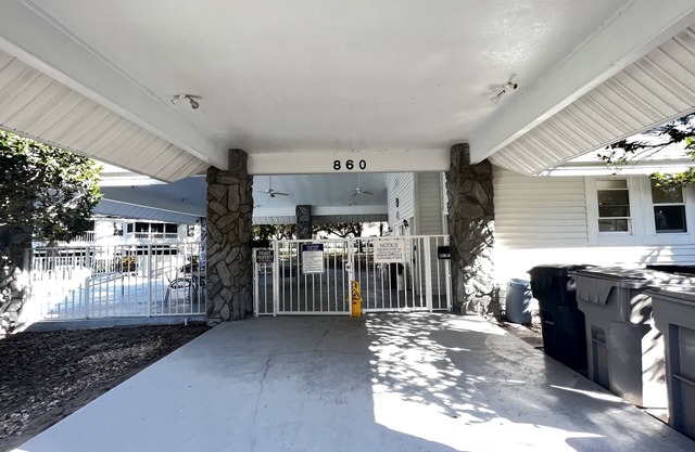 Quiet community, 40 min from the beach, 20 min from theme parks. Newly Renovated