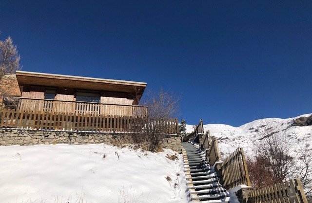 Quiet, renovated chalet in the eastern part of the resort with magnificent views