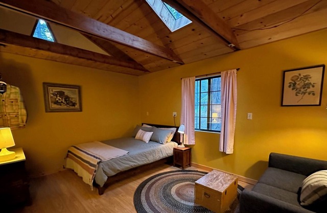 Quiet Studio Cottage in the Forest 10 Mins from Nevada City and the Yuba River