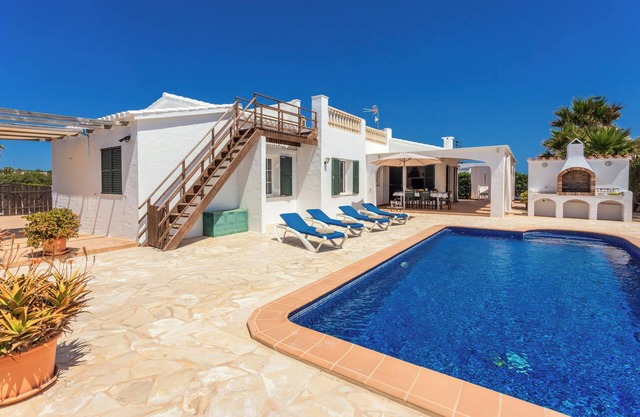 Racó Blau Holiday Home with Sea Views, Pool, Wi-Fi, Garden and Air Conditioning