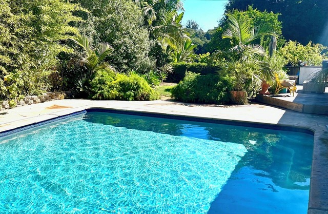 Ranch living close to the beach with Swimming Pool & Jacuzzi