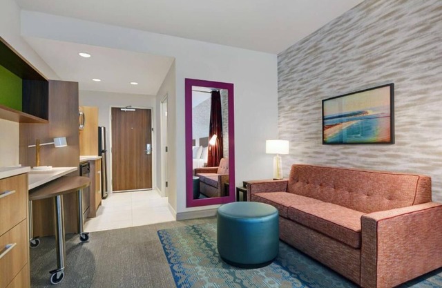 Rare Find! 3 Large Units! Kitchen, Onsite Pool, Free Breakfast and Parking!