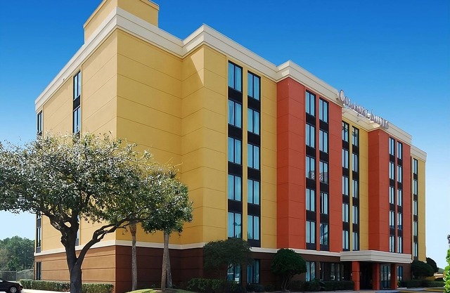 Rare Gem! 1 Amazing Unit, Pool, Breakfast, Parking, Close to Attractions.