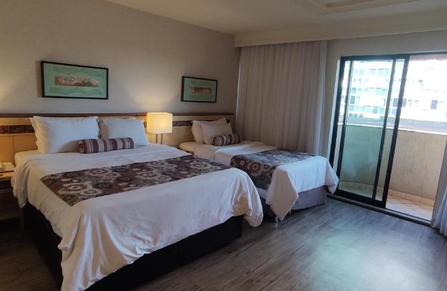 Raridade! FLAT PARTICULAR DE ALTO PADRÃO - ENORME - 2 Camas Largas e Excelentes - 1 Queen de 1,58m de largura e 1 Solteirão de 1,10m de largura - Arrumação Diária Gratuita - Excelente Atendimento - Varanda - Condomínio do Hotel Lets Idea