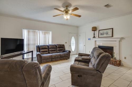 Raymond Home about 17 Mi to Downtown Jackson!