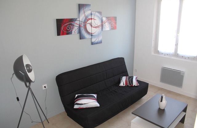 Renovated and air-conditioned house for 6 people near the sea