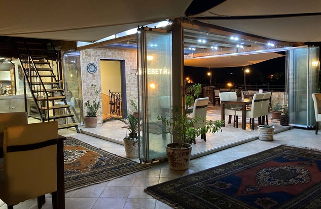Rebetika Hotel