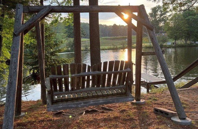 Recently renovated waterfront cottage with private pier and fire pit