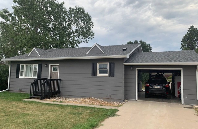 Recently updated home w/1car garage. Easy access to I-90. Fully furnished.