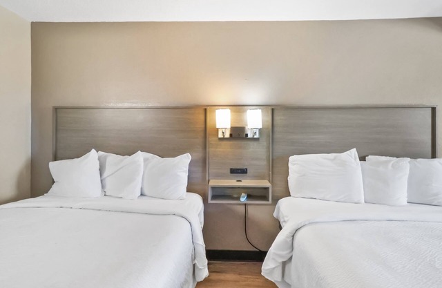 Red Roof Inn & Suites Fayetteville - Fort Bragg