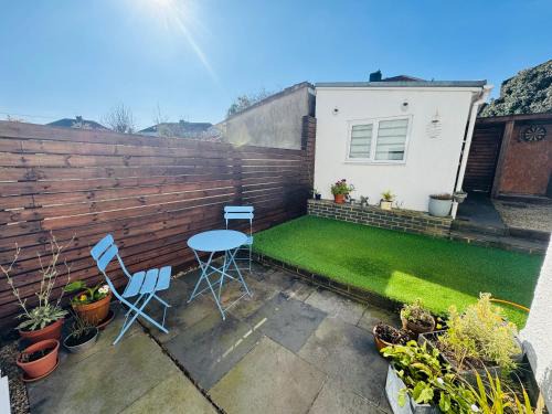Redland's Fun & Colourful Artistic House