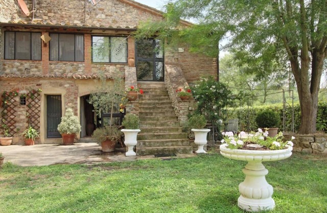 Reggia, in small medieval village characteristic apartment with fireplace