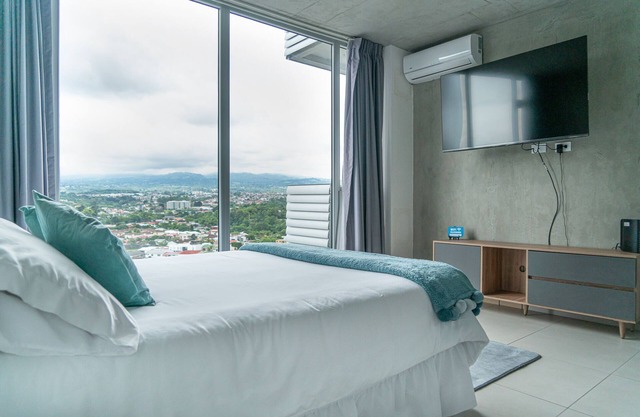 Relaxing Apartment Ifreses! 17th Floor view!