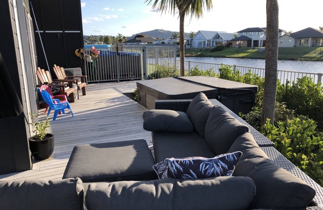 Relaxing home 5 mins walk from beach and shops