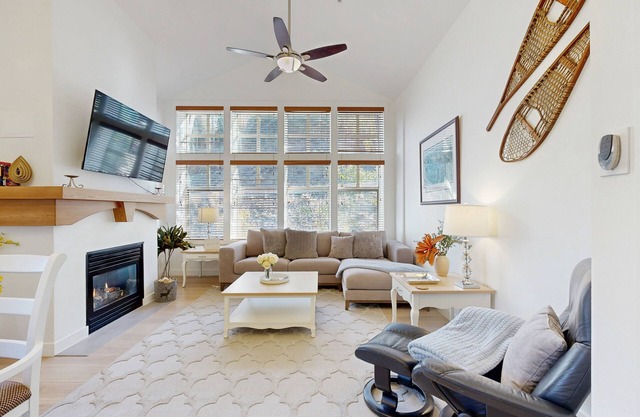 Relaxing mountain-view condo with shared hot tub, pool & more-walk to ski lifts