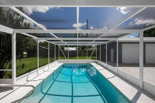 Relaxing Pool Side - Near Fairgrounds