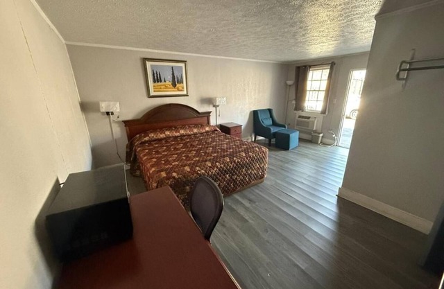Relaxing Stay Near Ballou Park Trails – Pets OK, Free Parking, King Comfort